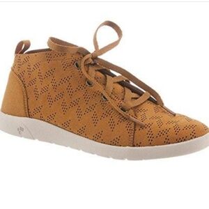 Bearpaw Gracie Lightweight Casual Shoe In Tan Size 7.5